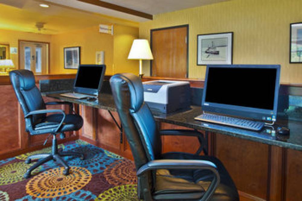 Holiday Inn Express MACKINAW CITY 7