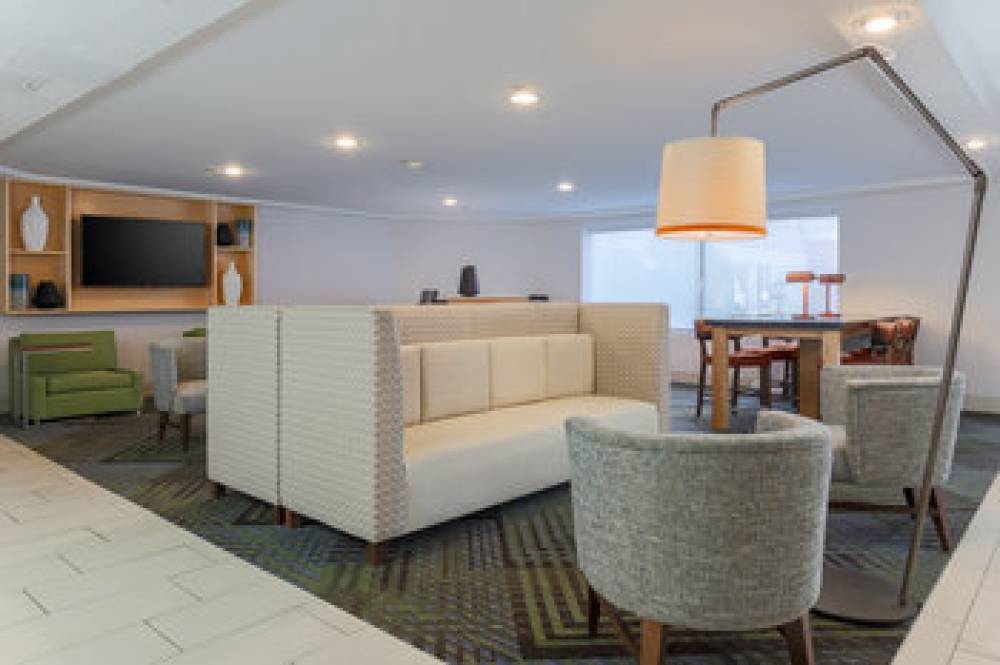 Holiday Inn Express MILWAUKEE-WEST MEDICAL CENTER 7