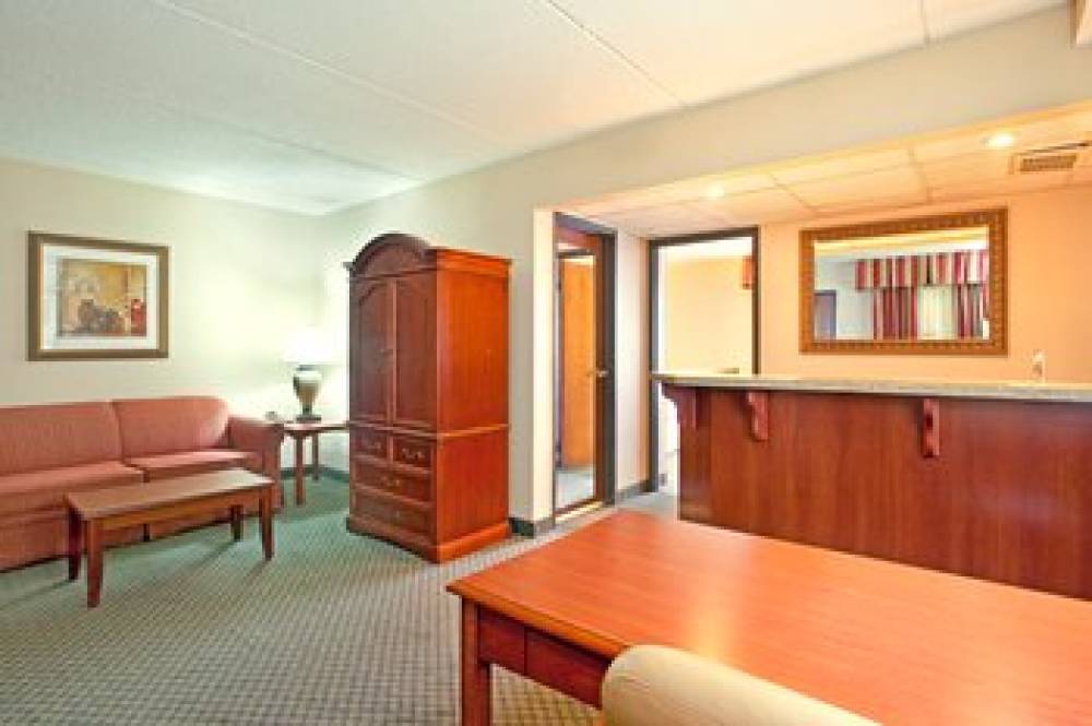 Holiday Inn Express MILWAUKEE-WEST MEDICAL CENTER 5