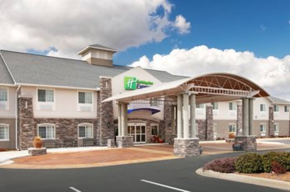 Holiday Inn Express MONTICELLO 8