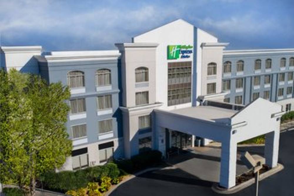 Holiday Inn Express MURFREESBORO CENTRAL 9