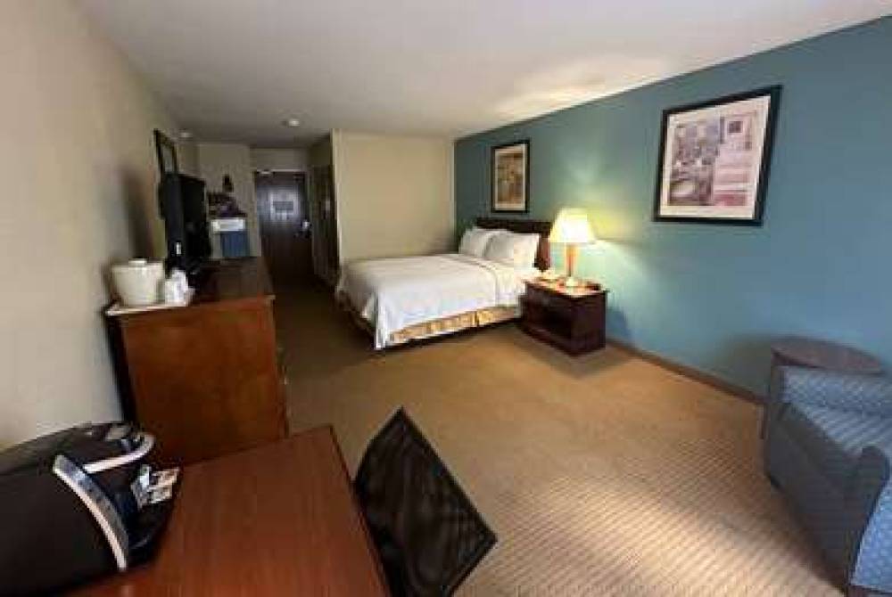 Holiday Inn Express NEWELL-CHESTER WV 8