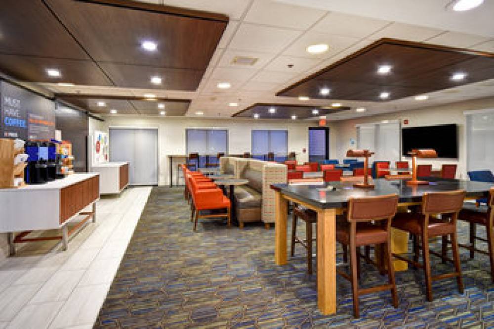 Holiday Inn Express Newport North Middletown
