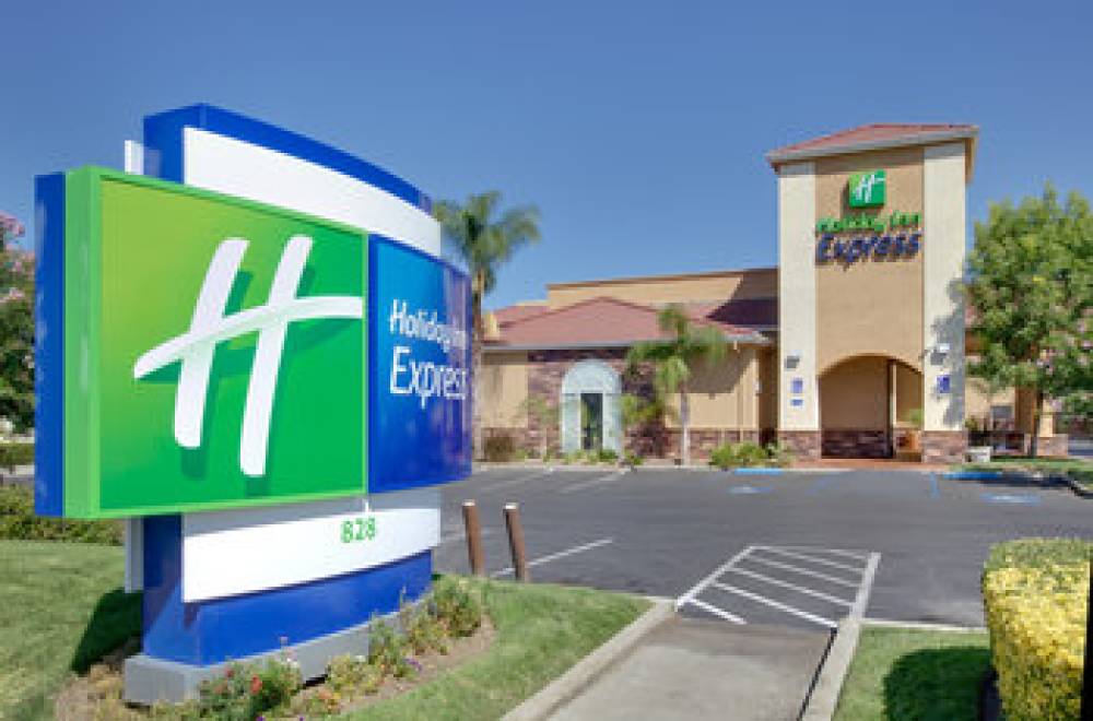 Holiday Inn Express OAKDALE 6