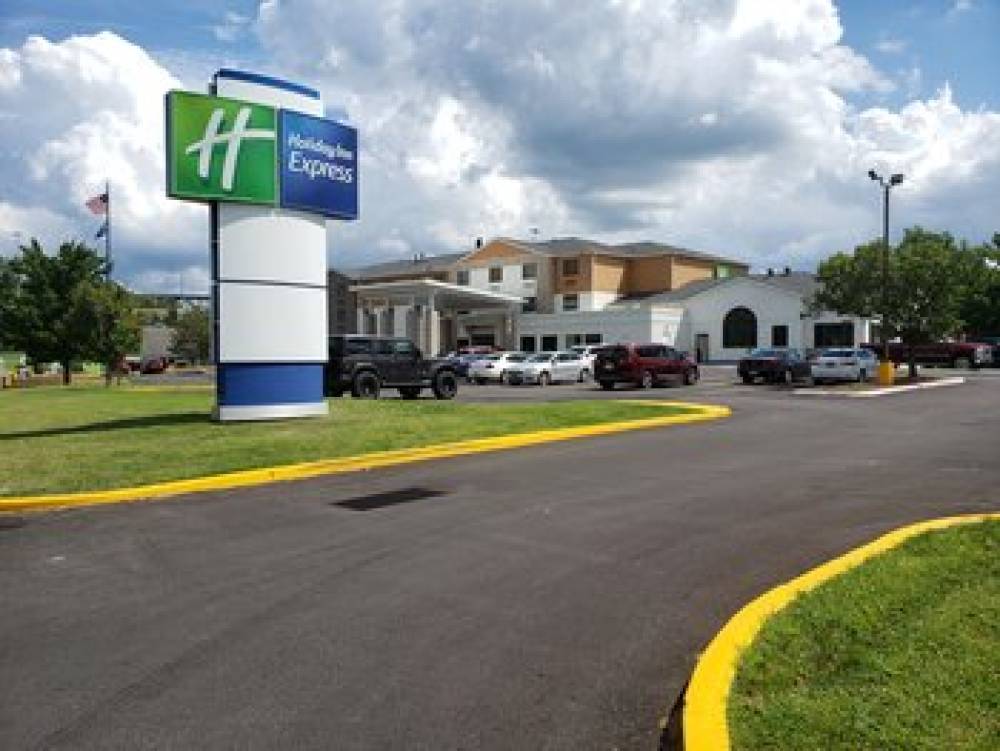 Holiday Inn Express PITTSBURGH-NORTH (HARMARVILLE) 1