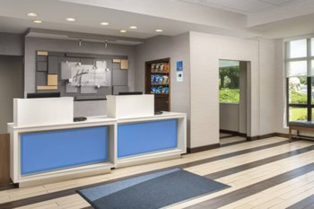 Holiday Inn Express SAUGUS (LOGAN AIRPORT) 4