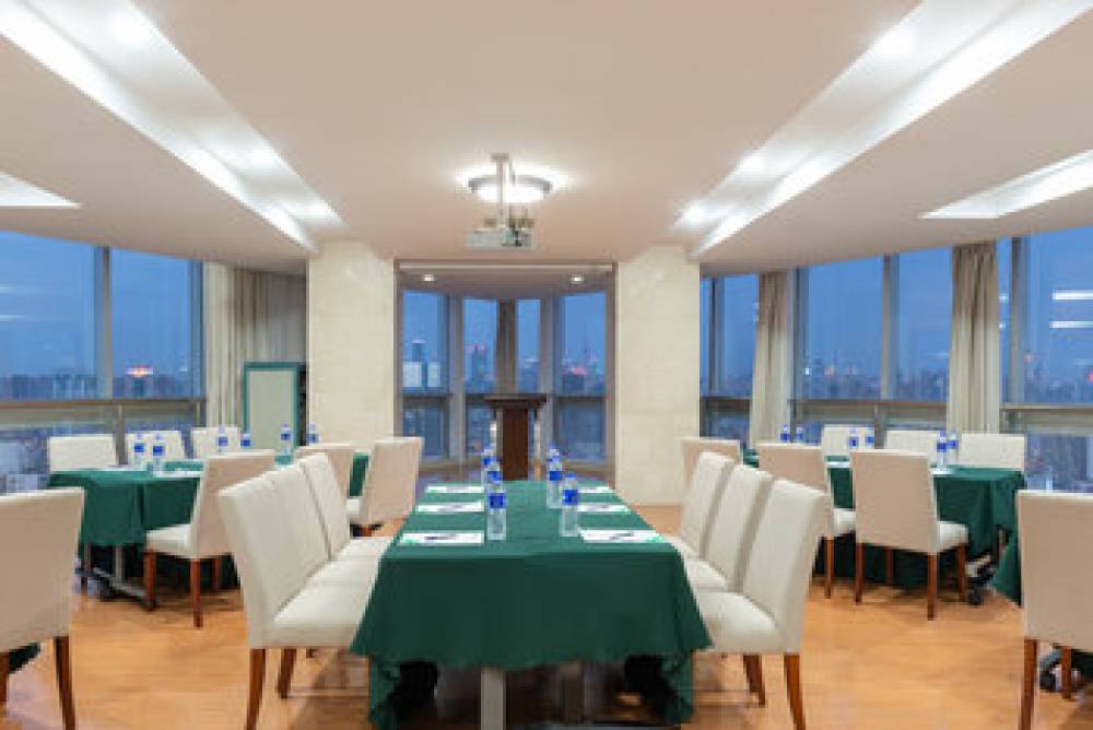 Holiday Inn Express SHANGHAI ZHABEI 8