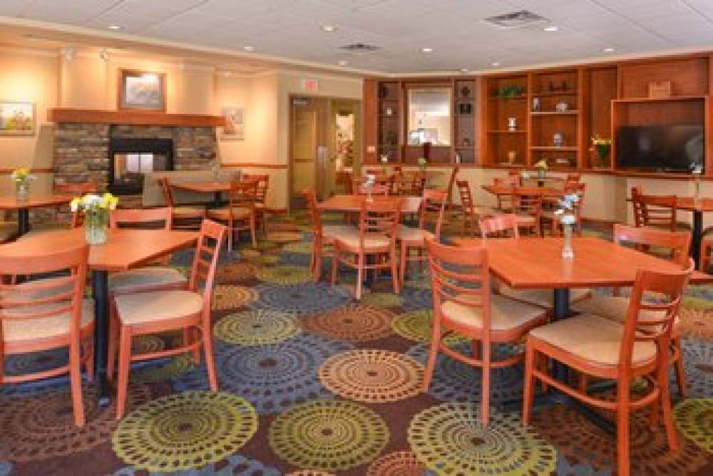 Holiday Inn Express ST. CROIX VALLEY 6