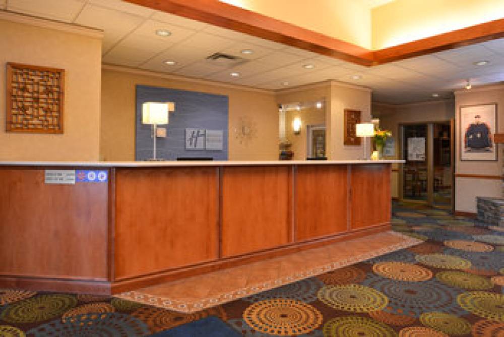 Holiday Inn Express ST. CROIX VALLEY 9