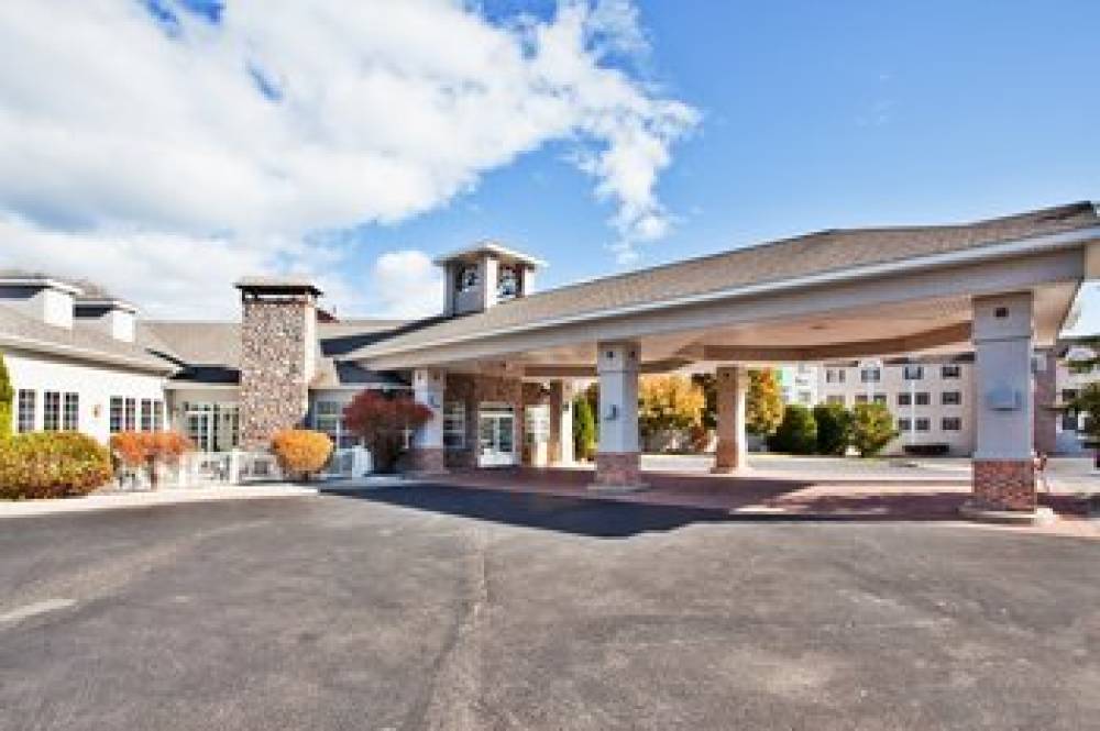 Holiday Inn Express ST. IGNACE-LAKE FRONT 1