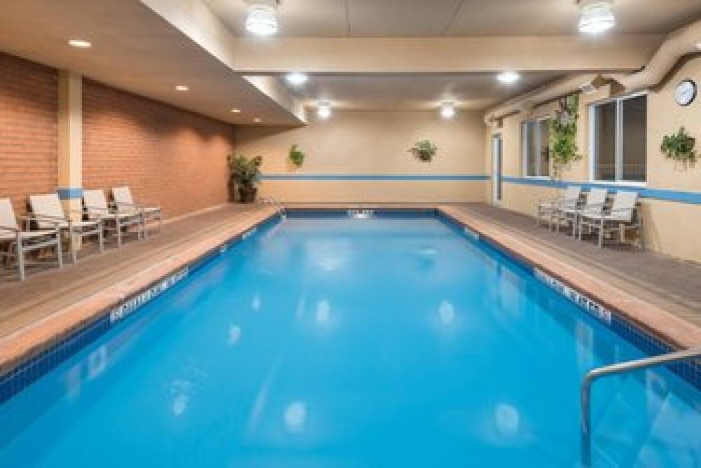 Holiday Inn Express & Suites 1000 ISLANDS - GANANOQUE 9