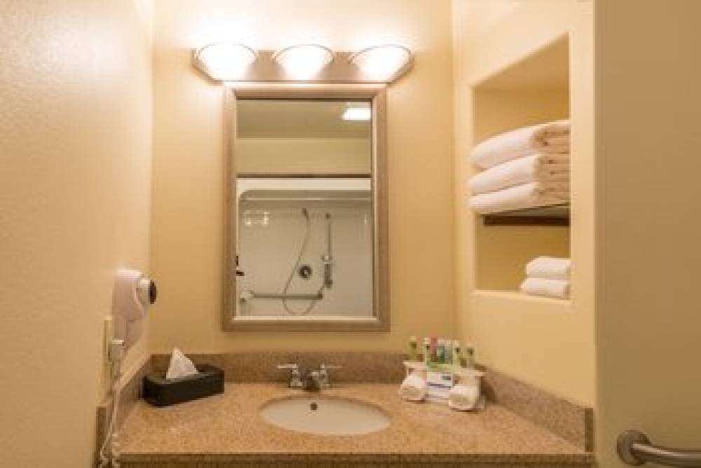 Holiday Inn Express & Suites ALAMOSA 3