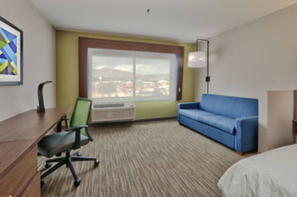 Holiday Inn Express & Suites ALBUQUERQUE EAST  7