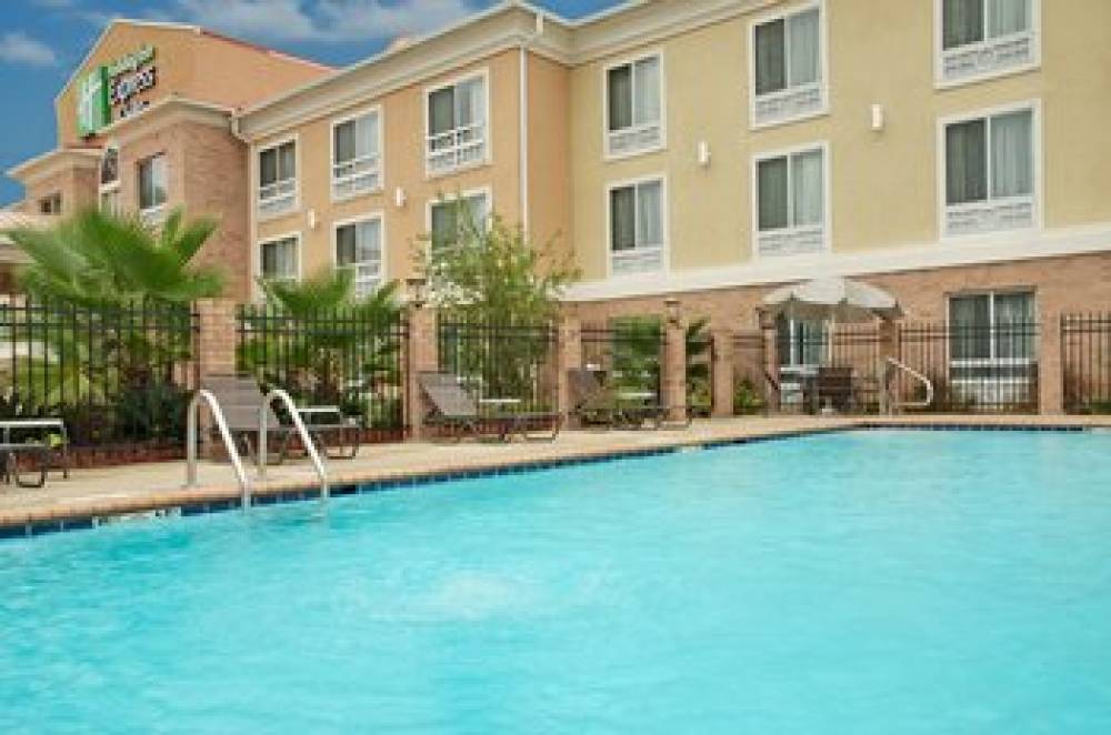 Holiday Inn Express & Suites ALEXANDRIA 6