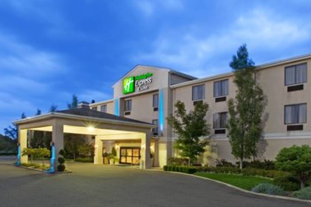 Holiday Inn Express & Suites ALLIANCE 1