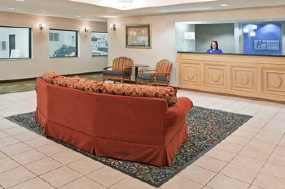 Holiday Inn Express & Suites ALLIANCE 8