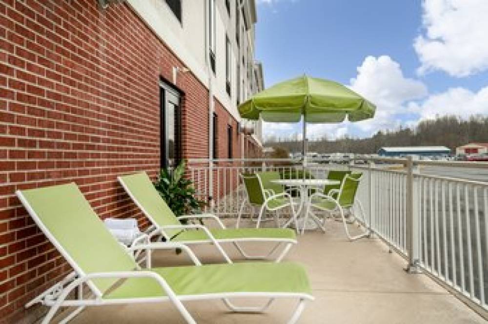 Holiday Inn Express & Suites ASHLAND 5