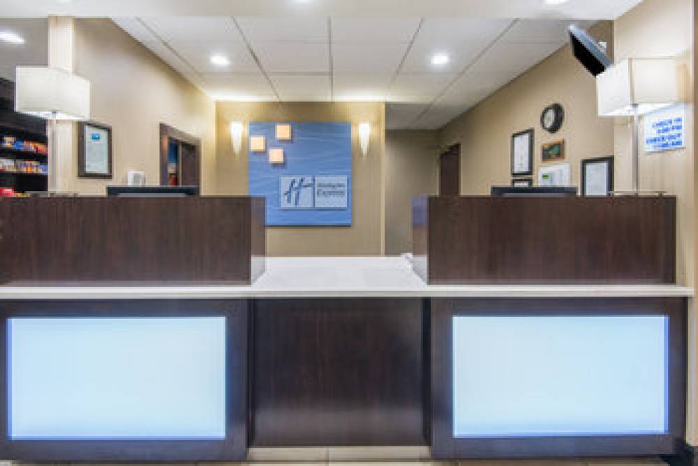 Holiday Inn Express & Suites ASHLAND 8