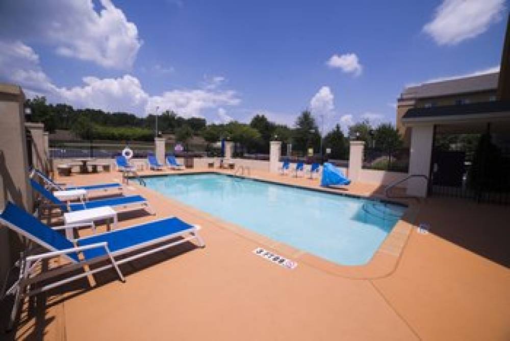 Holiday Inn Express & Suites ATLANTA EAST - LITHONIA 9