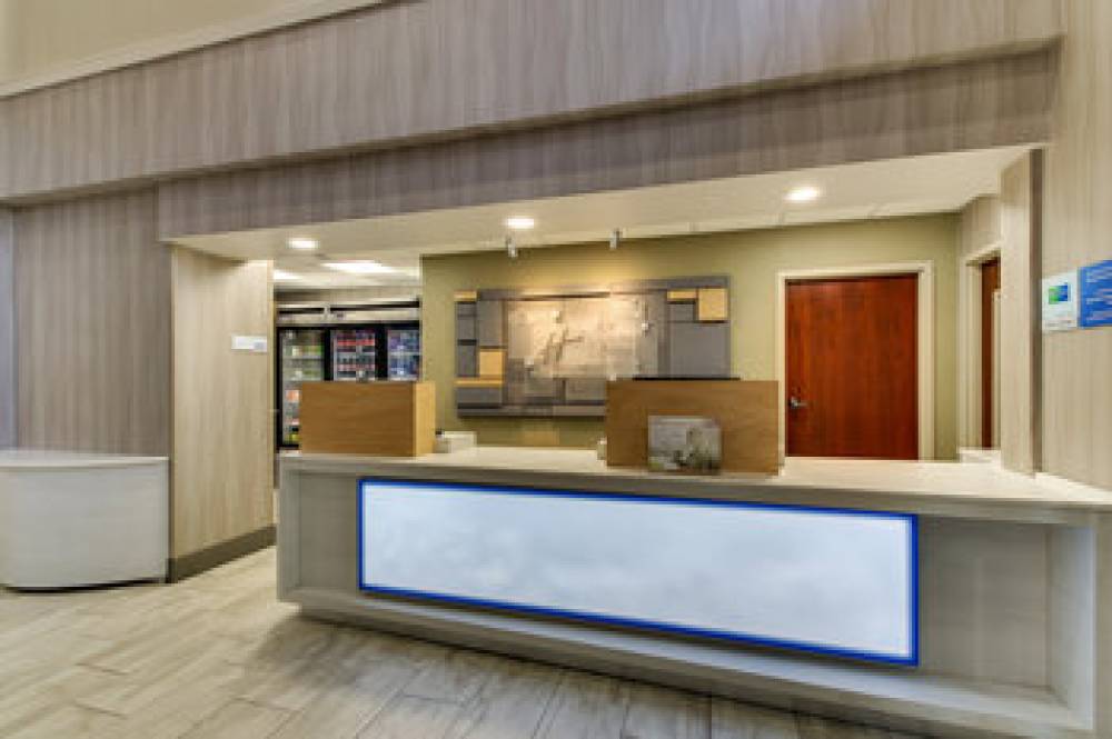 Holiday Inn Express & Suites Atlanta N Perimeter Mall Area