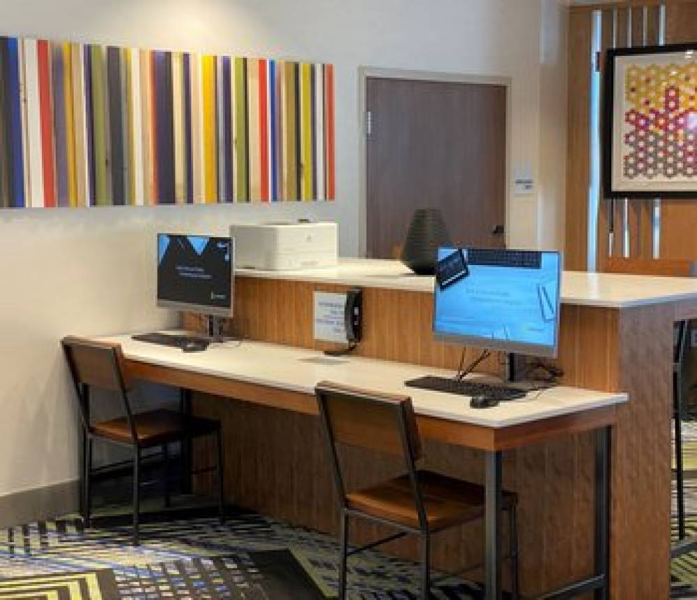 Holiday Inn Express & Suites AURORA 9