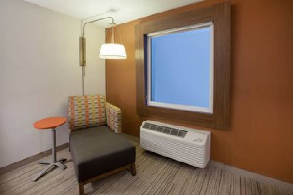 Holiday Inn Express & Suites AUSTIN NORTH CENTRAL 4