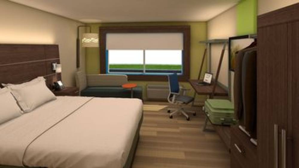 Holiday Inn Express & Suites BAINBRIDGE 9