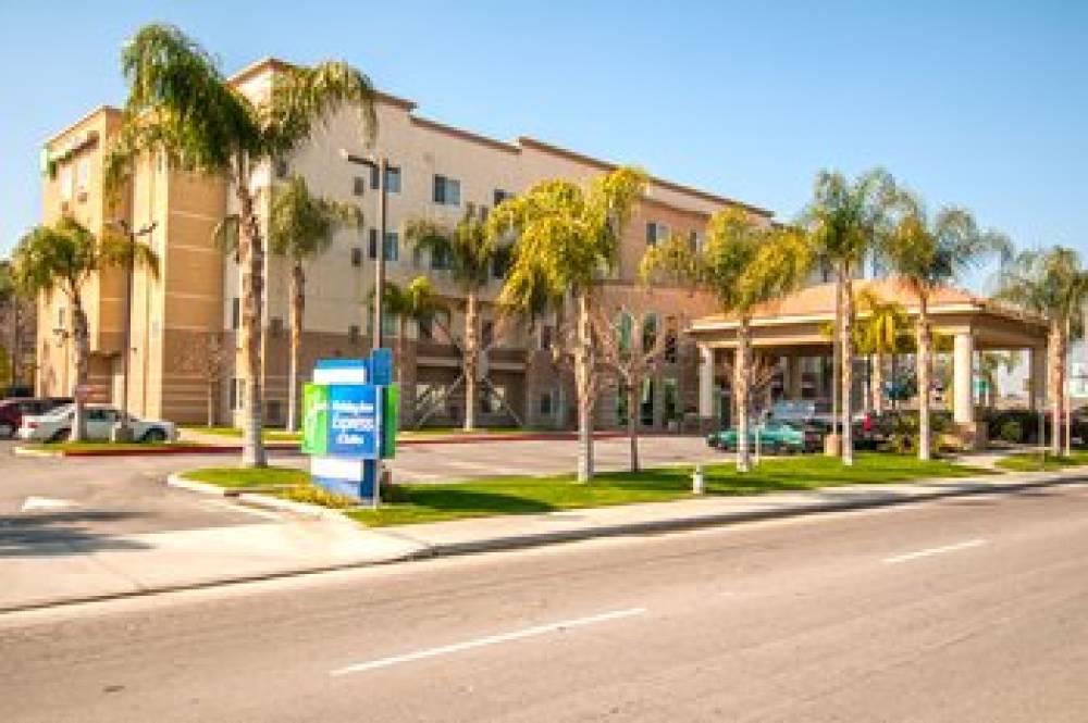 Holiday Inn Express & Suites BAKERSFIELD CENTRAL 3