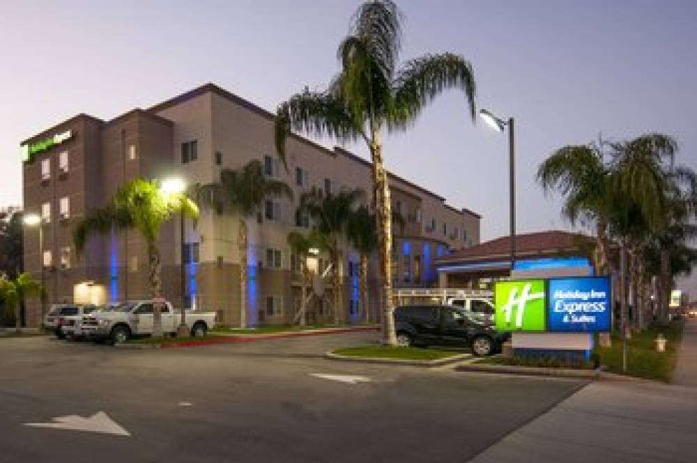 Holiday Inn Express & Suites BAKERSFIELD CENTRAL 1