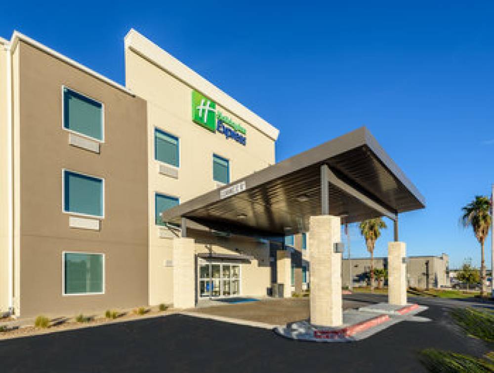 Holiday Inn Express & Suites BASTROP 1