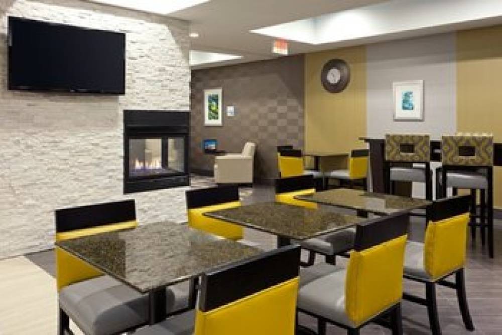 Holiday Inn Express & Suites BATAVIA - DARIEN LAKE 3