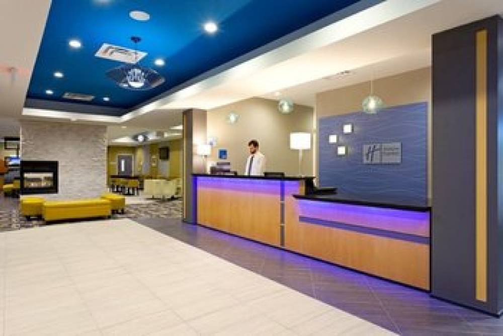 Holiday Inn Express & Suites BATAVIA - DARIEN LAKE 8