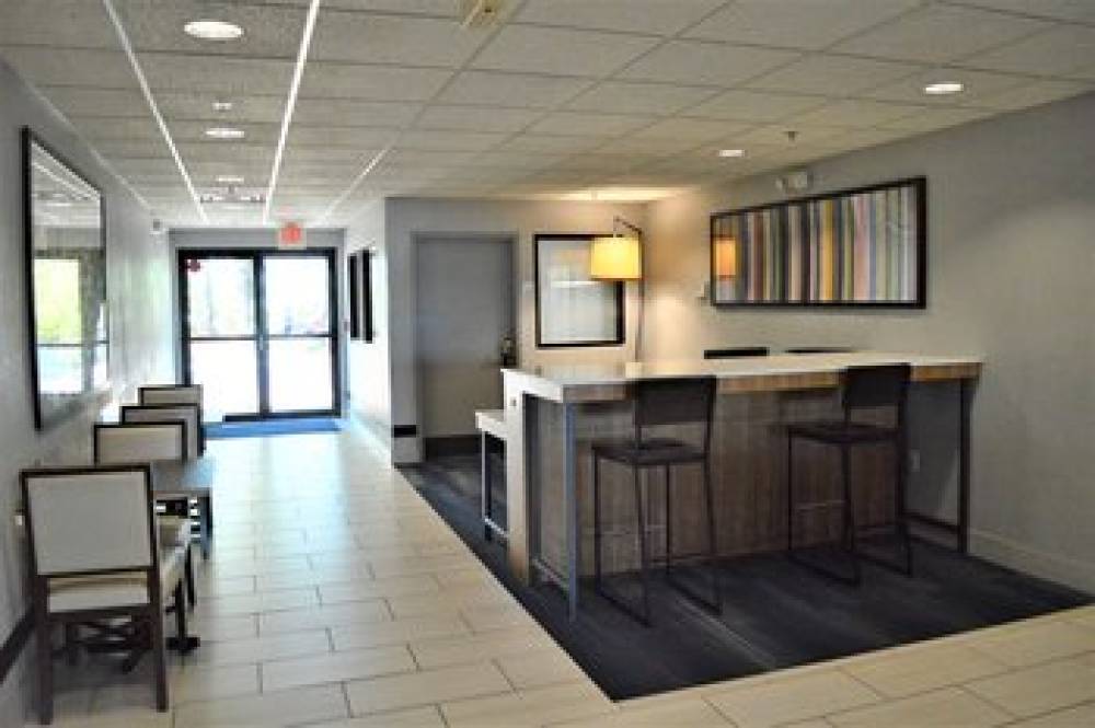 Holiday Inn Express & Suites BATESVILLE 7