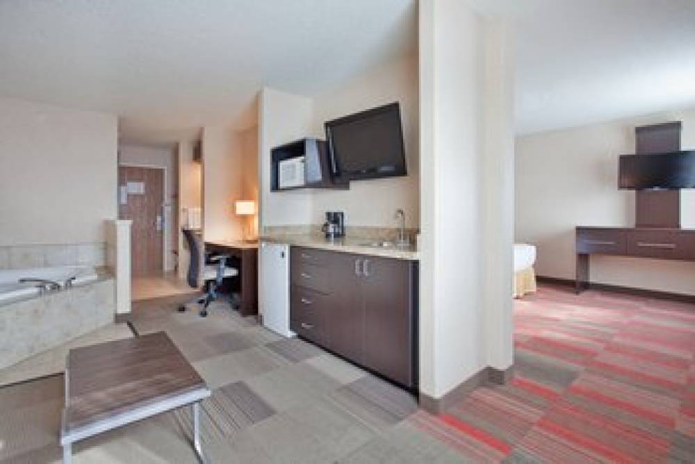 Holiday Inn Express & Suites BEATRICE 4