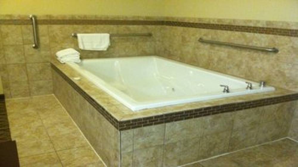 Holiday Inn Express & Suites BELLE VERNON 8