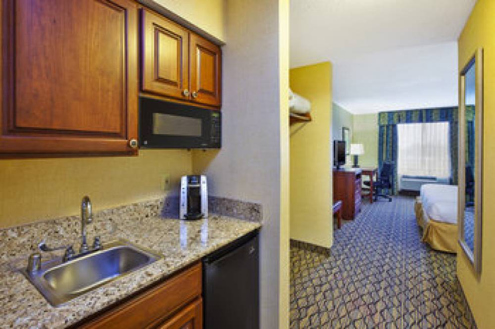 Holiday Inn Express & Suites BELLEVILLE (AIRPORT AREA) 2