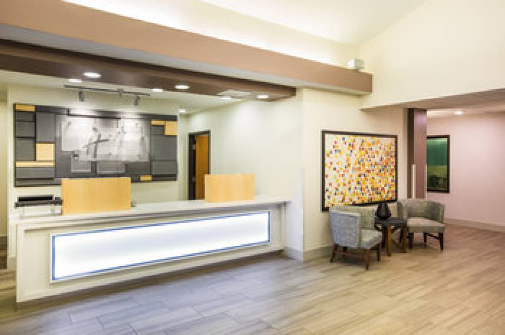 Holiday Inn Express & Suites BELLEVUE (OMAHA AREA) 6