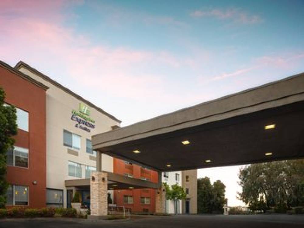 Holiday Inn Express & Suites Belmont