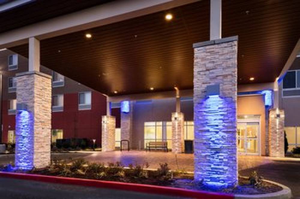 Holiday Inn Express & Suites Bend South