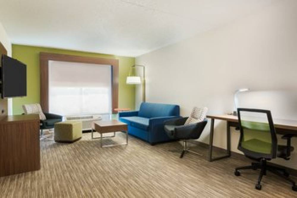 Holiday Inn Express & Suites BENTONVILLE 10