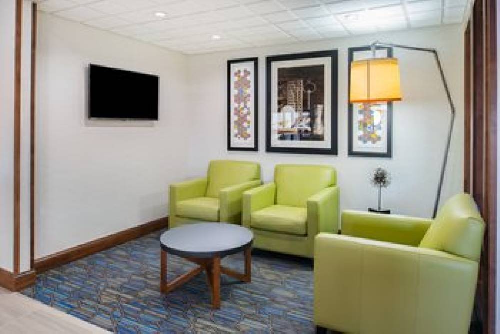 Holiday Inn Express & Suites BISMARCK 8