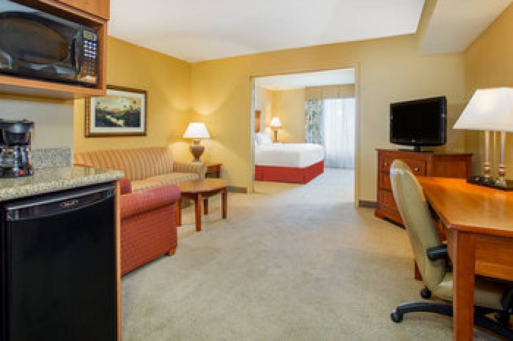 Holiday Inn Express & Suites BLOOMINGTON 3