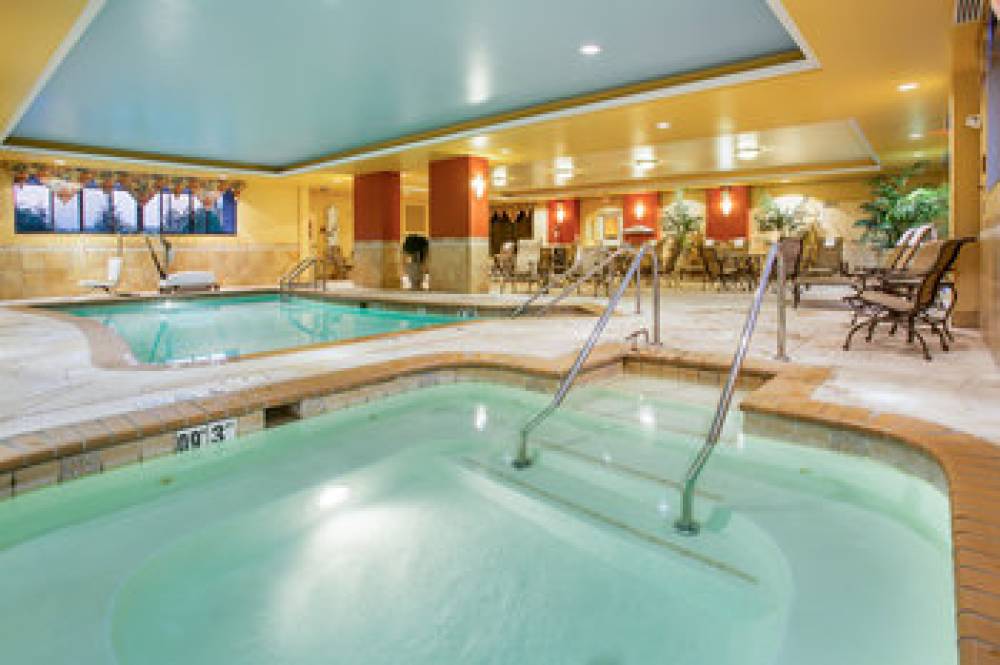 Holiday Inn Express & Suites BLOOMINGTON 8