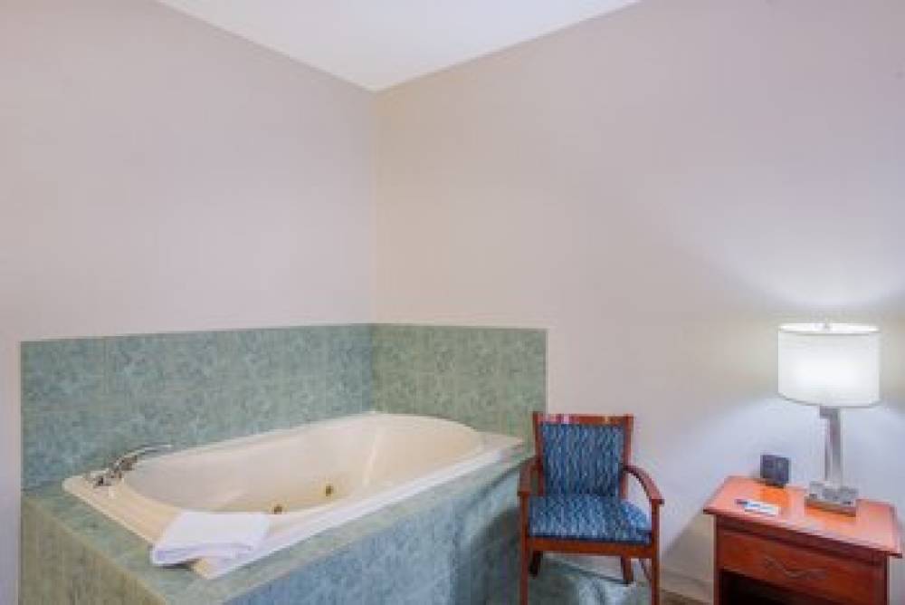 Holiday Inn Express & Suites BRATTLEBORO 10