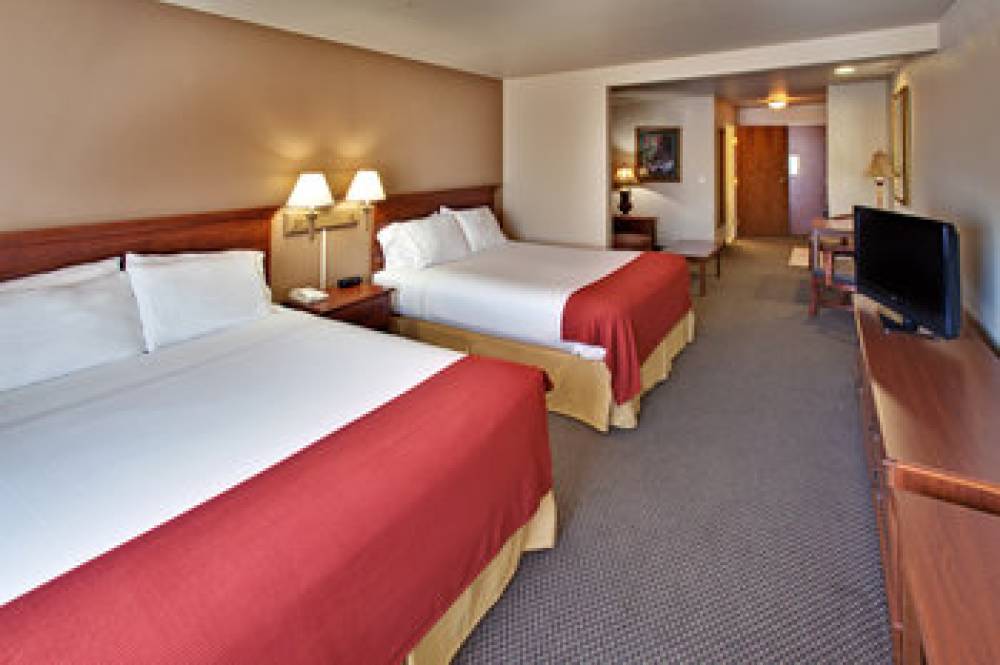 Holiday Inn Express & Suites BROOKINGS 6