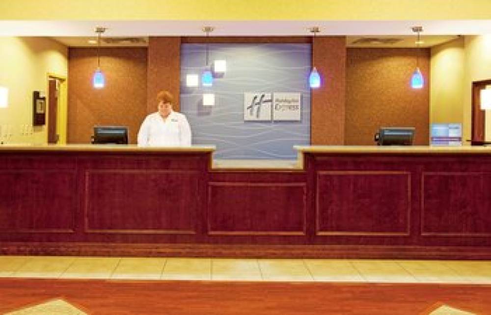 Holiday Inn Express & Suites BROOKSVILLE-I-75 2