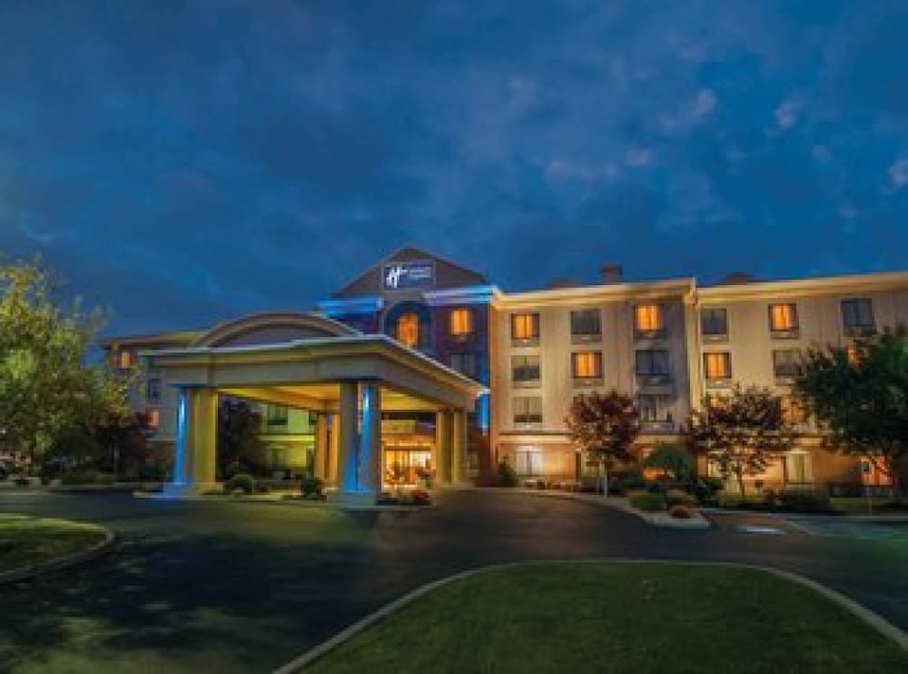 Holiday Inn Express & Suites BUFFALO-AIRPORT 1