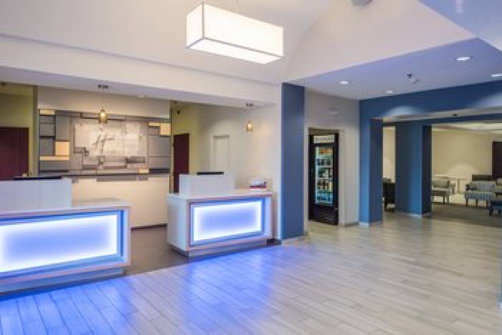 Holiday Inn Express & Suites BURLINGTON 3