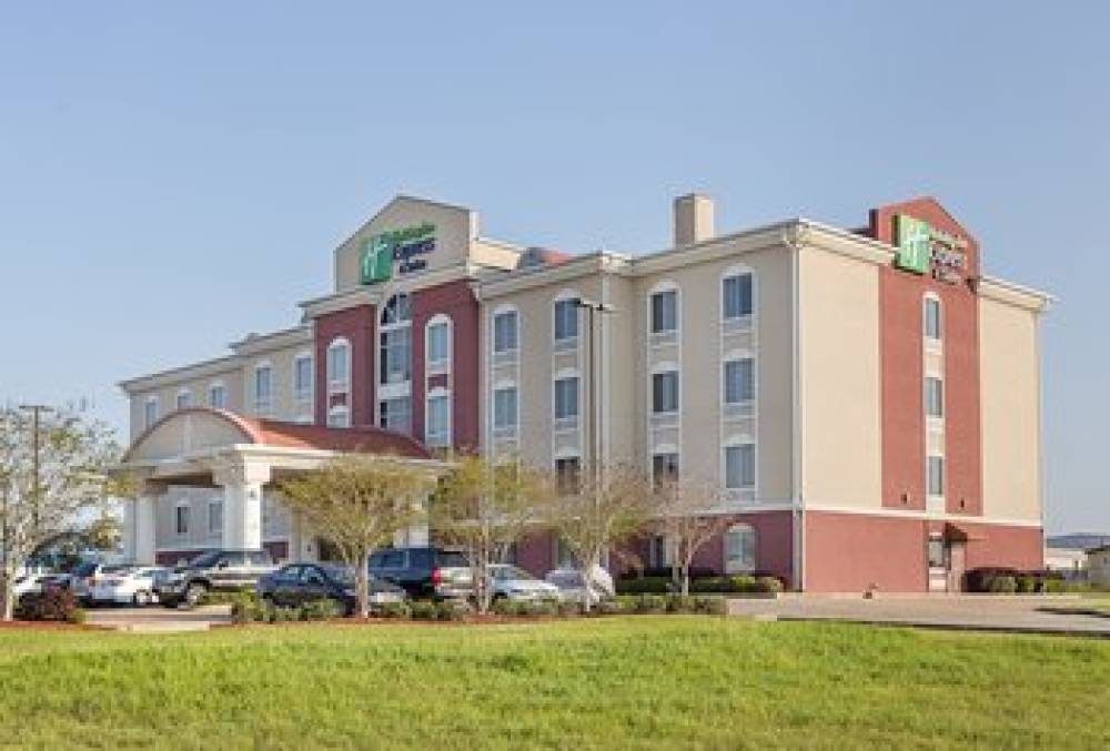 Holiday Inn Express & Suites BYRAM 1