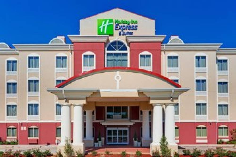 Holiday Inn Express & Suites BYRAM 2